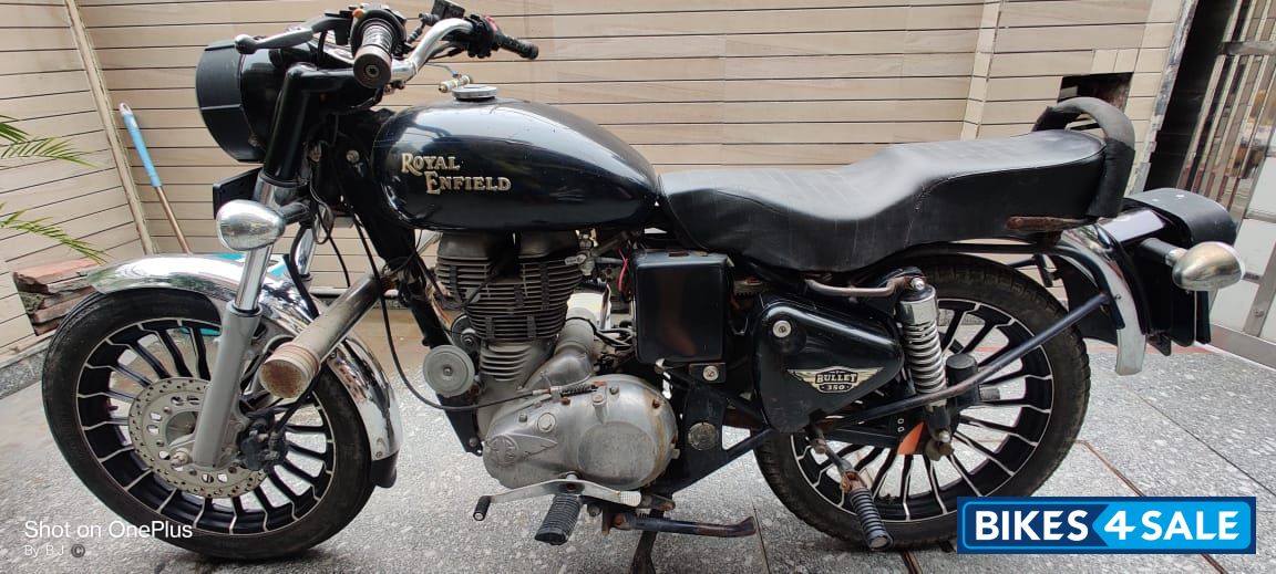 Black Royal Enfield Bullet 350