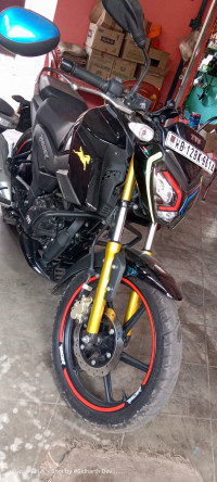 Black TVS Raider 125