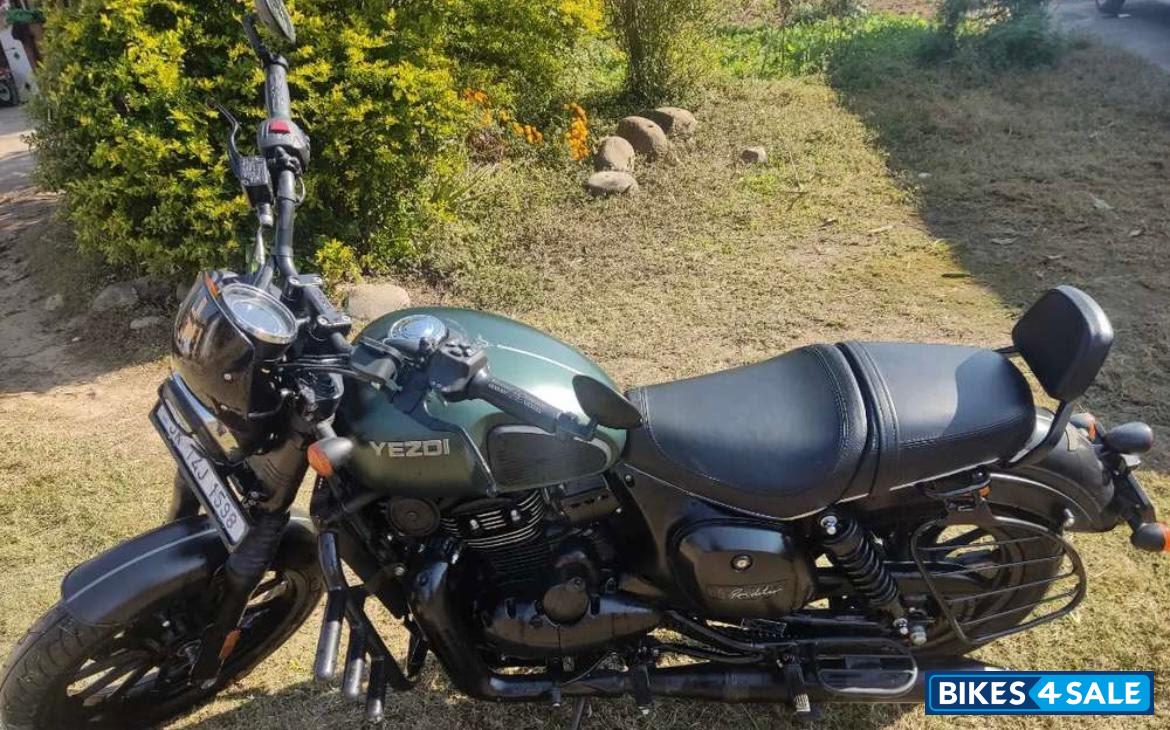 Hunter Green Yezdi Roadster Dual Tone Hunter Green Yezdi Roadster Dual Tone