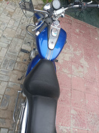 Blue Bajaj Avenger 220 DTS-i