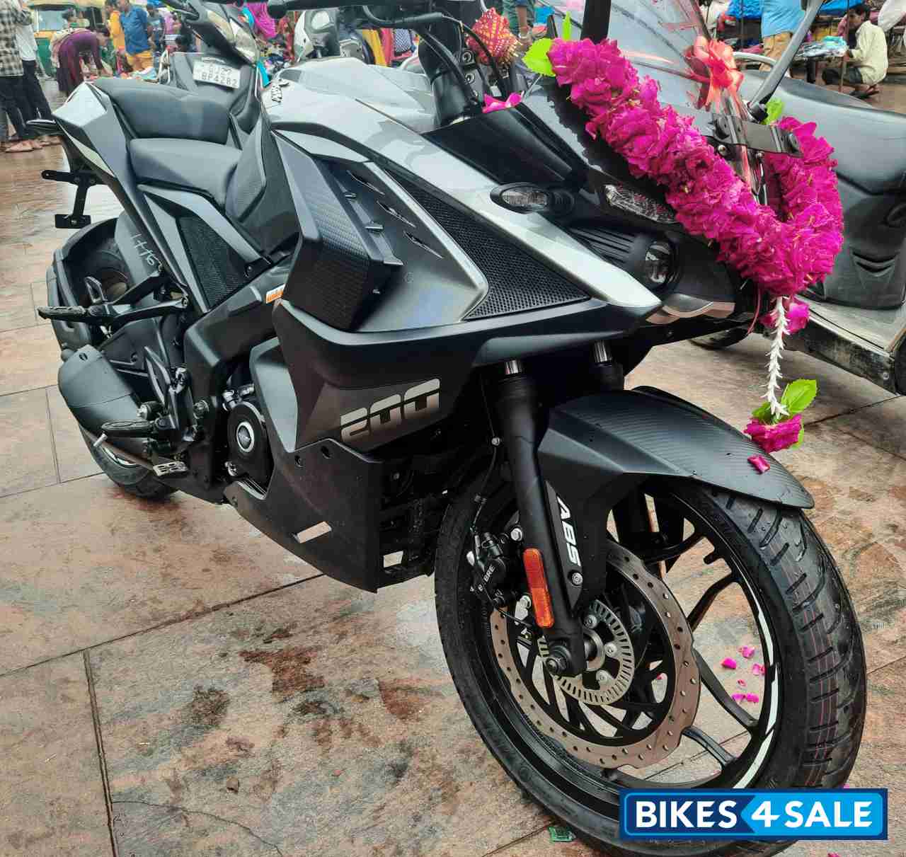 Bajaj Pulsar RS 200 ABS
