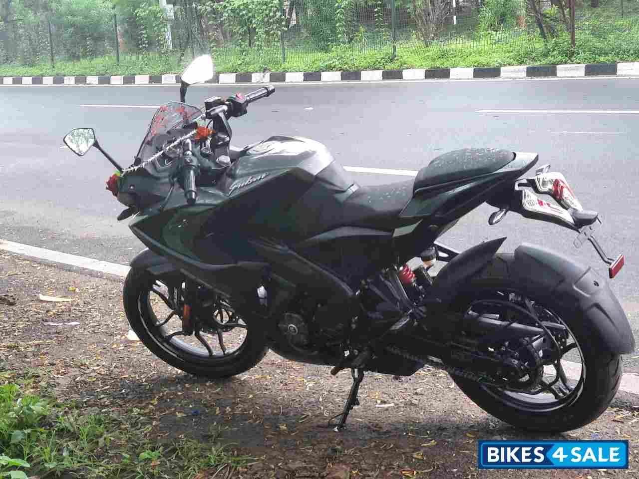 Bajaj Pulsar RS 200 ABS
