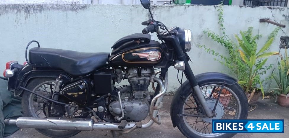 Black Royal Enfield Bullet Standard 350