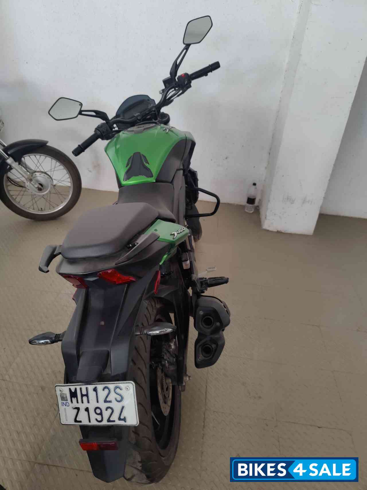 Savanna Green Bajaj Dominar 400