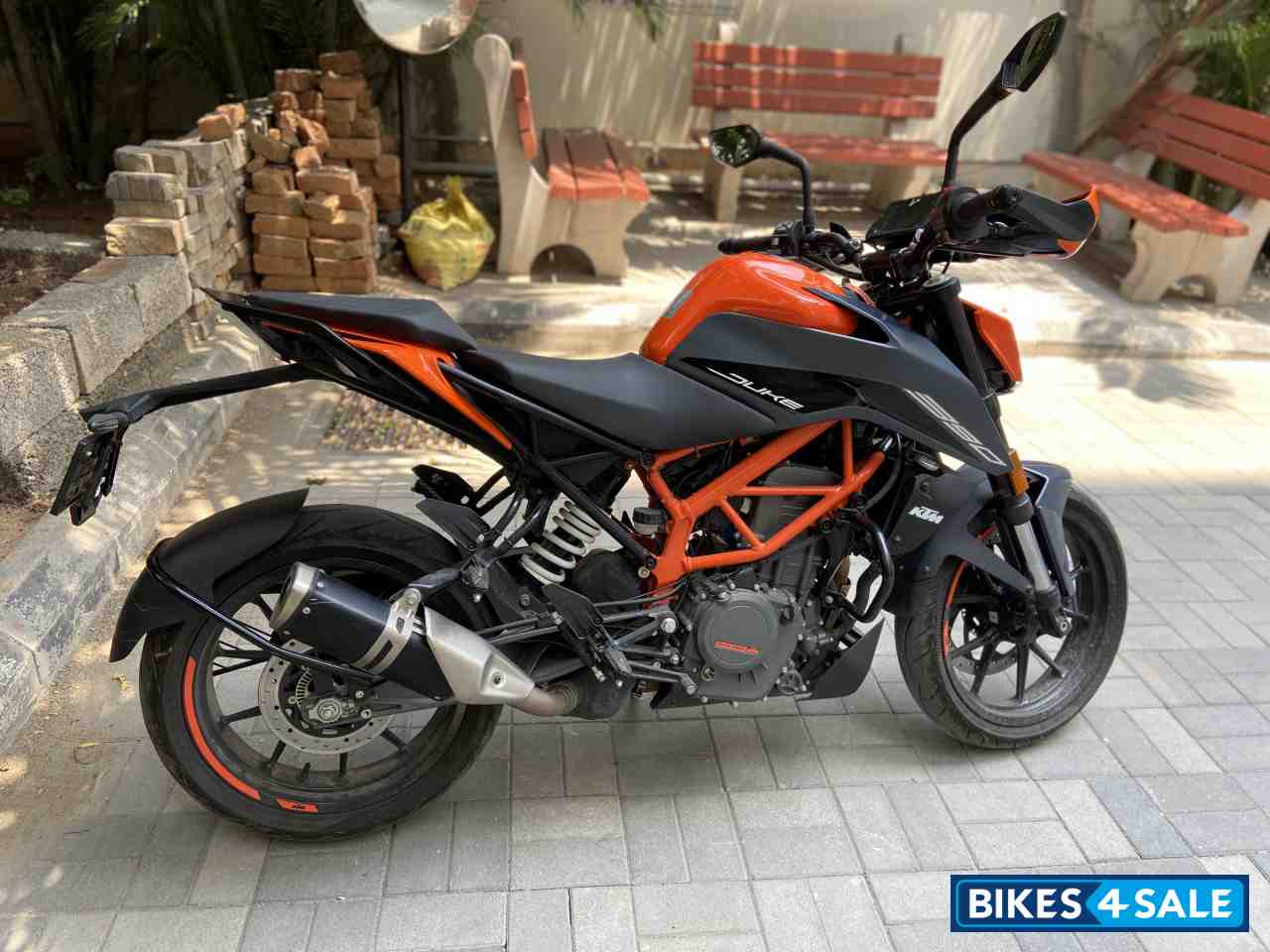 Liquid Metal KTM Duke 390 2022