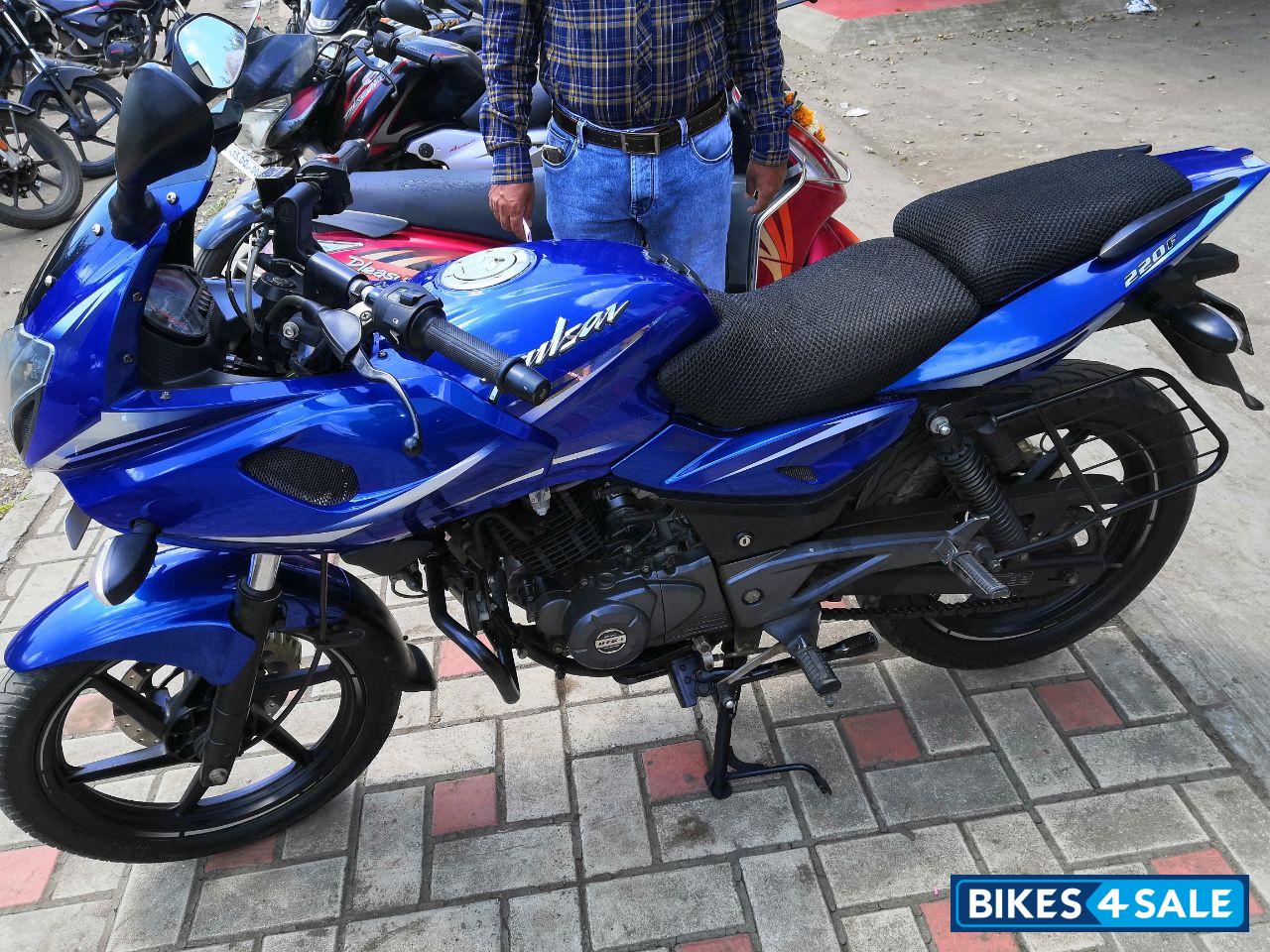 Bajaj Pulsar 220F