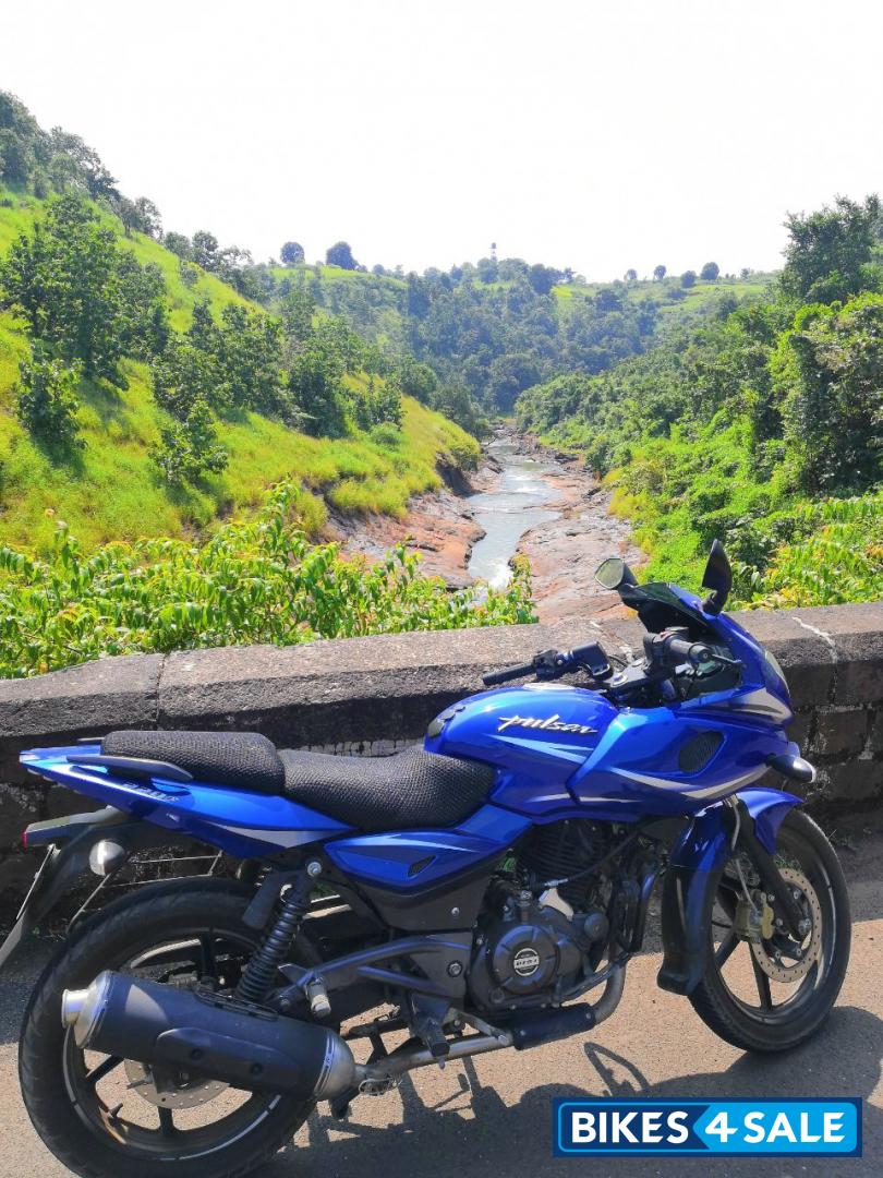 Bajaj Pulsar 220F