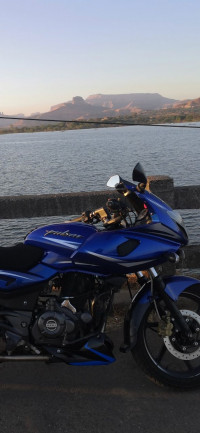 Bajaj Pulsar 220F