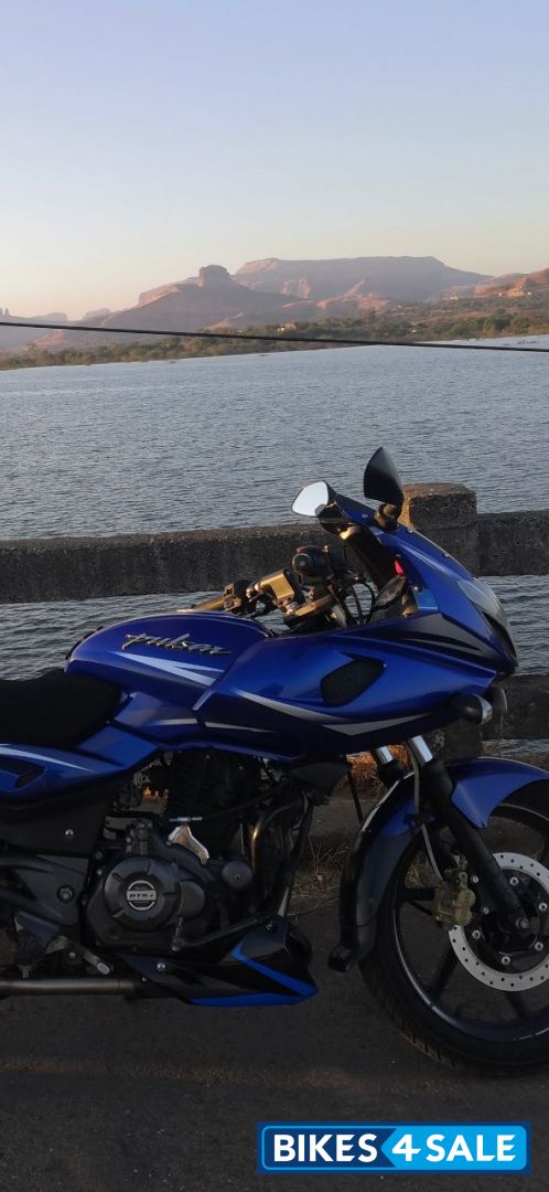 Bajaj Pulsar 220F