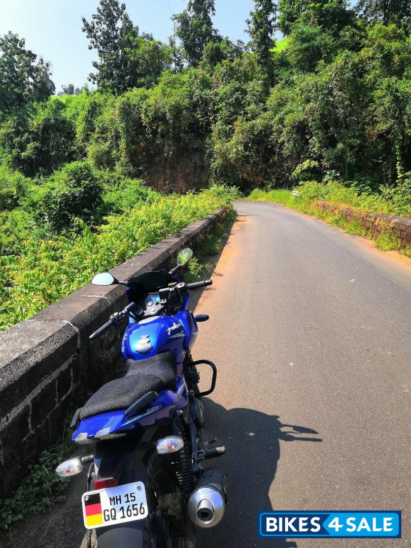 Bajaj Pulsar 220F