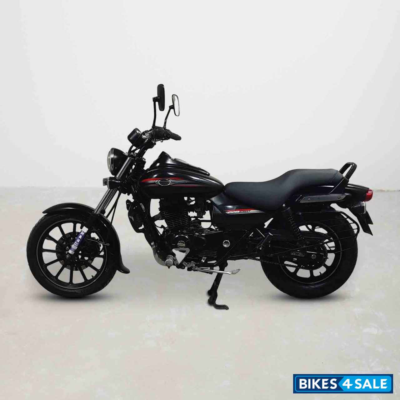 Bajaj Avenger 180 DTS-i