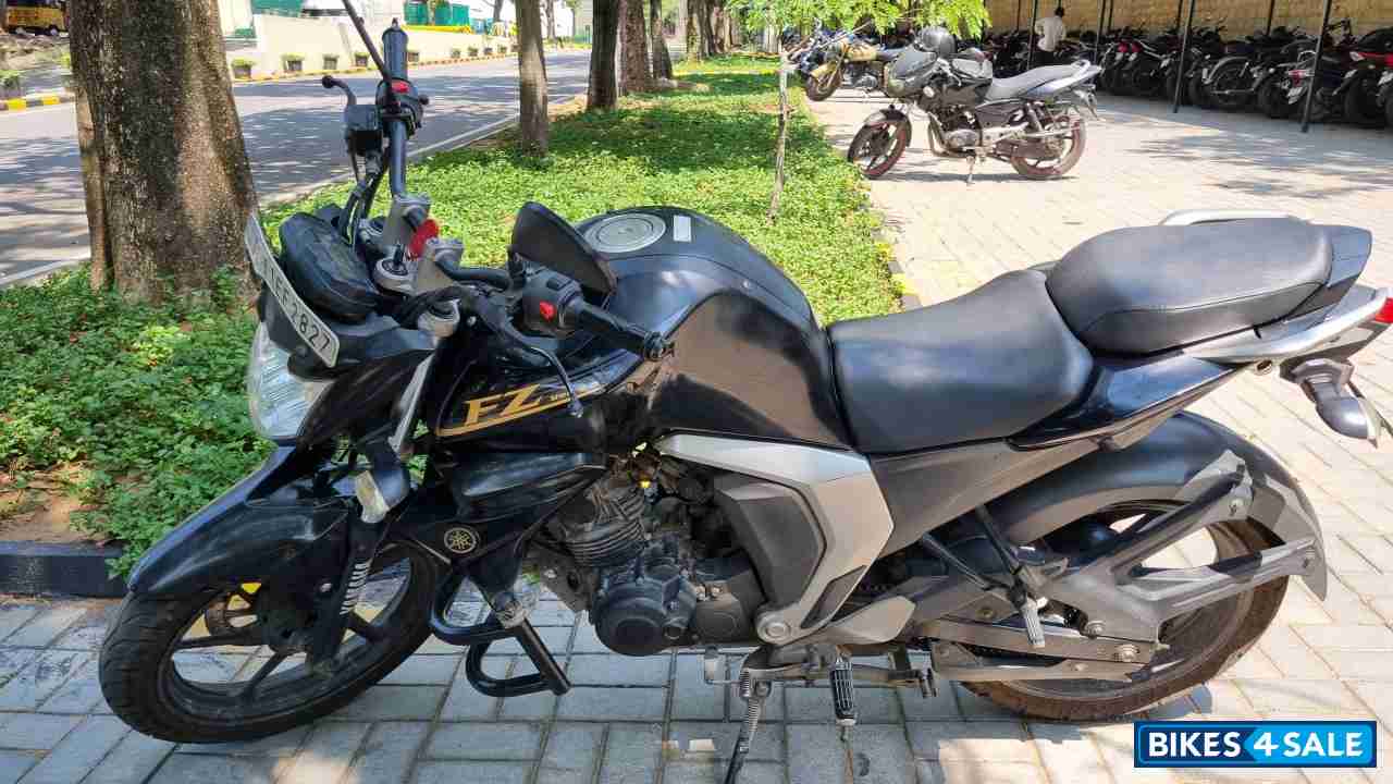 Black Yamaha FZ FI V2