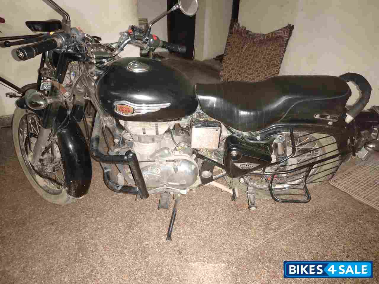 Black Royal Enfield Bullet Standard 350