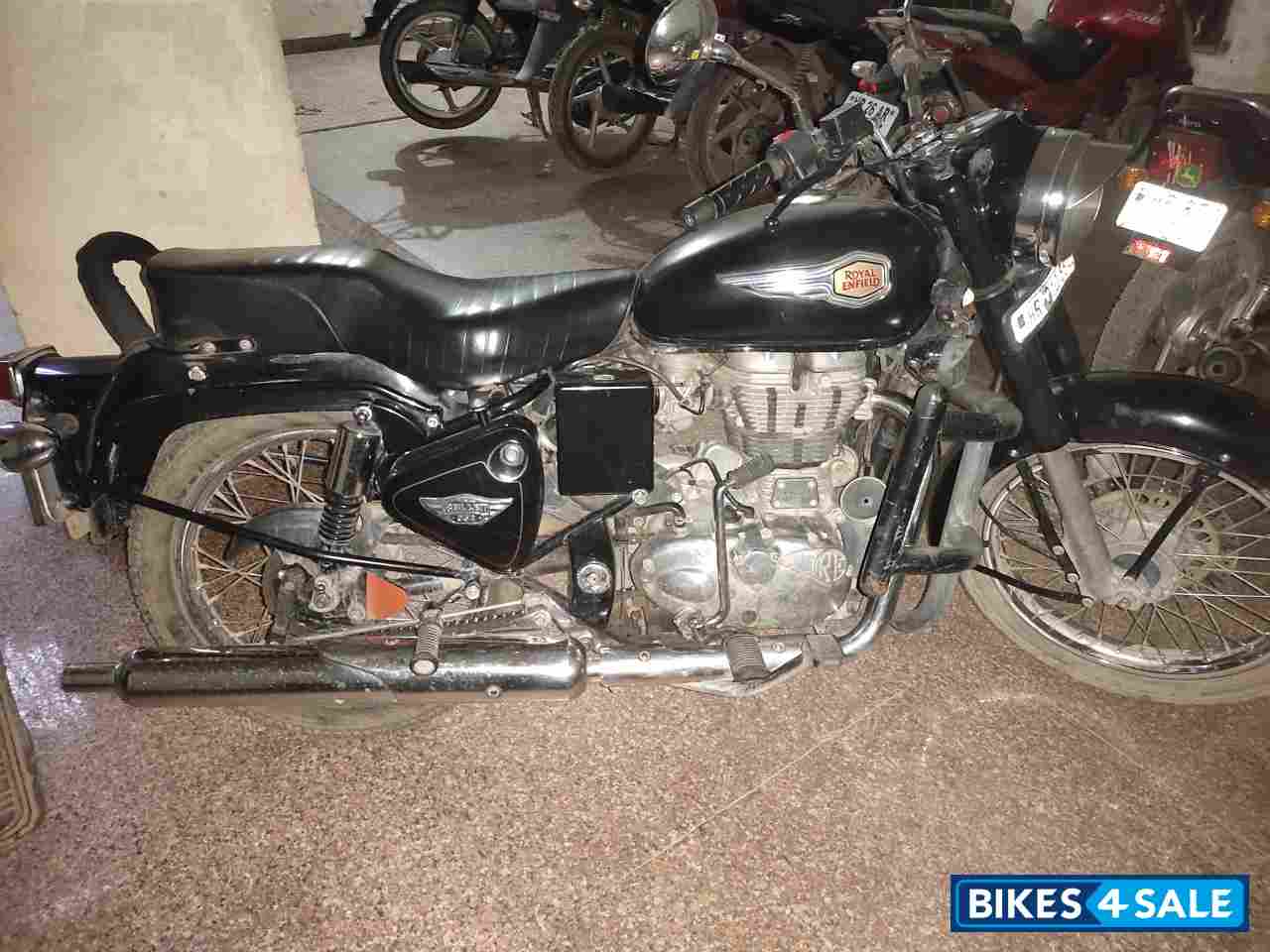 Black Royal Enfield Bullet Standard 350