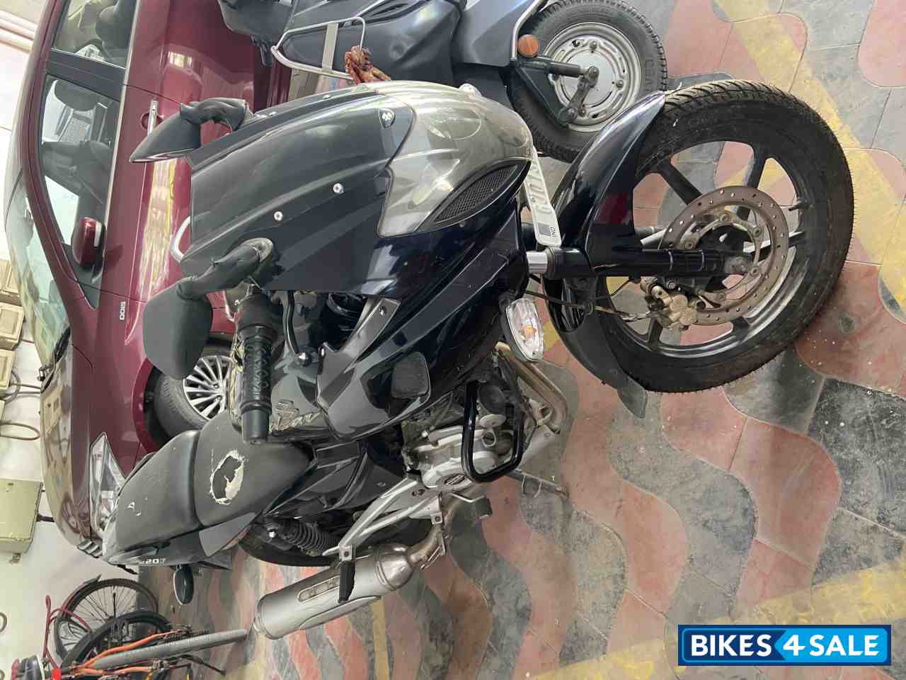 Black Bajaj Pulsar 220F