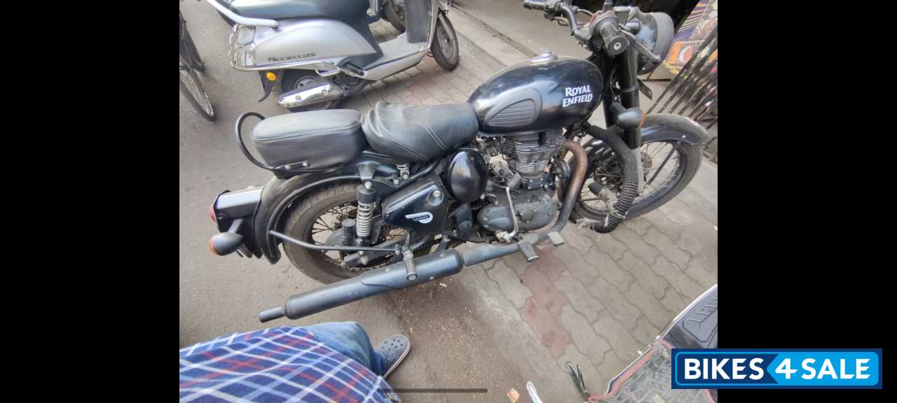 Royal Enfield Classic Stealth Black