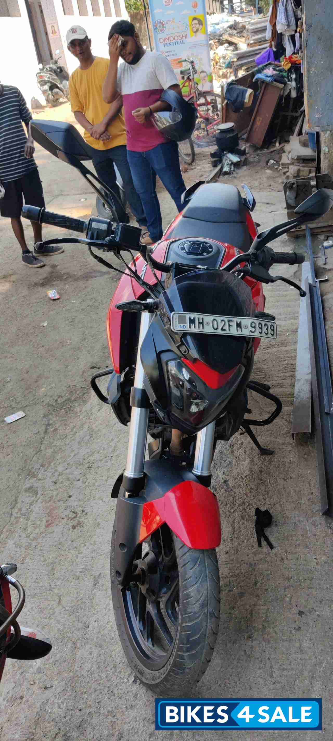 Red Bajaj Dominar 250