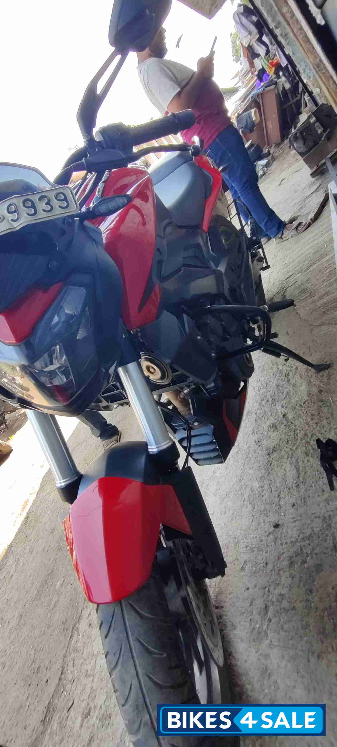 Red Bajaj Dominar 250
