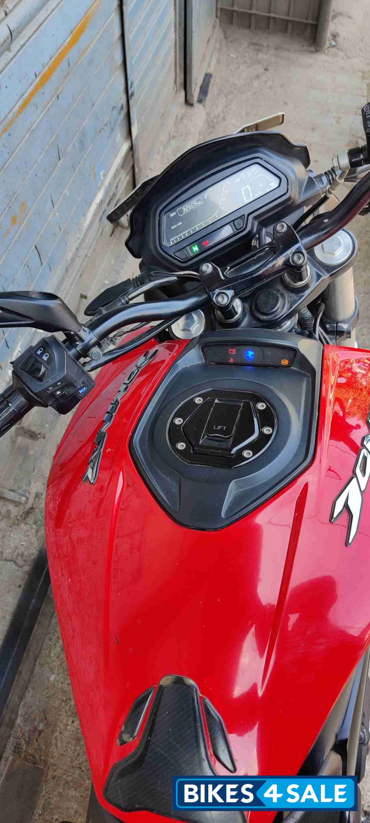 Red Bajaj Dominar 250