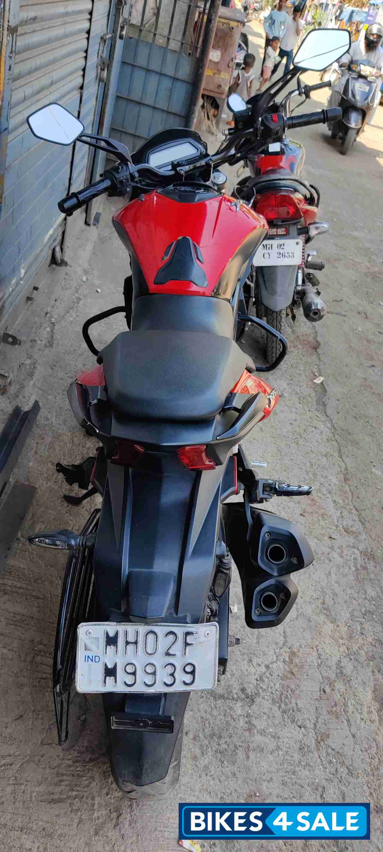 Red Bajaj Dominar 250