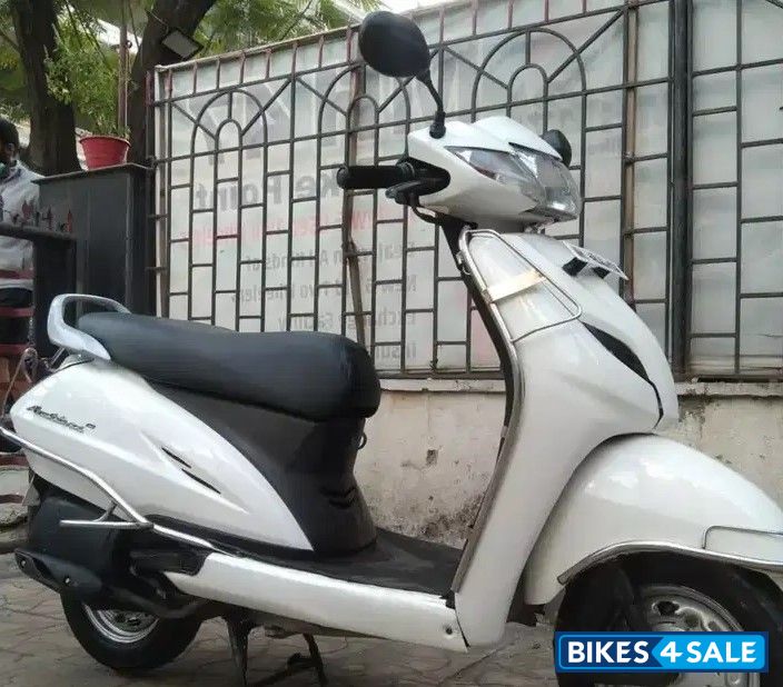 White Honda Activa 3G