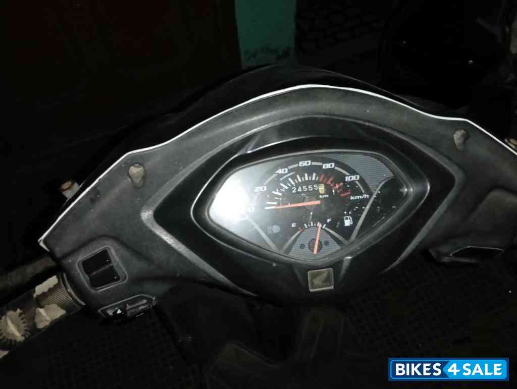 White Honda Activa 4G