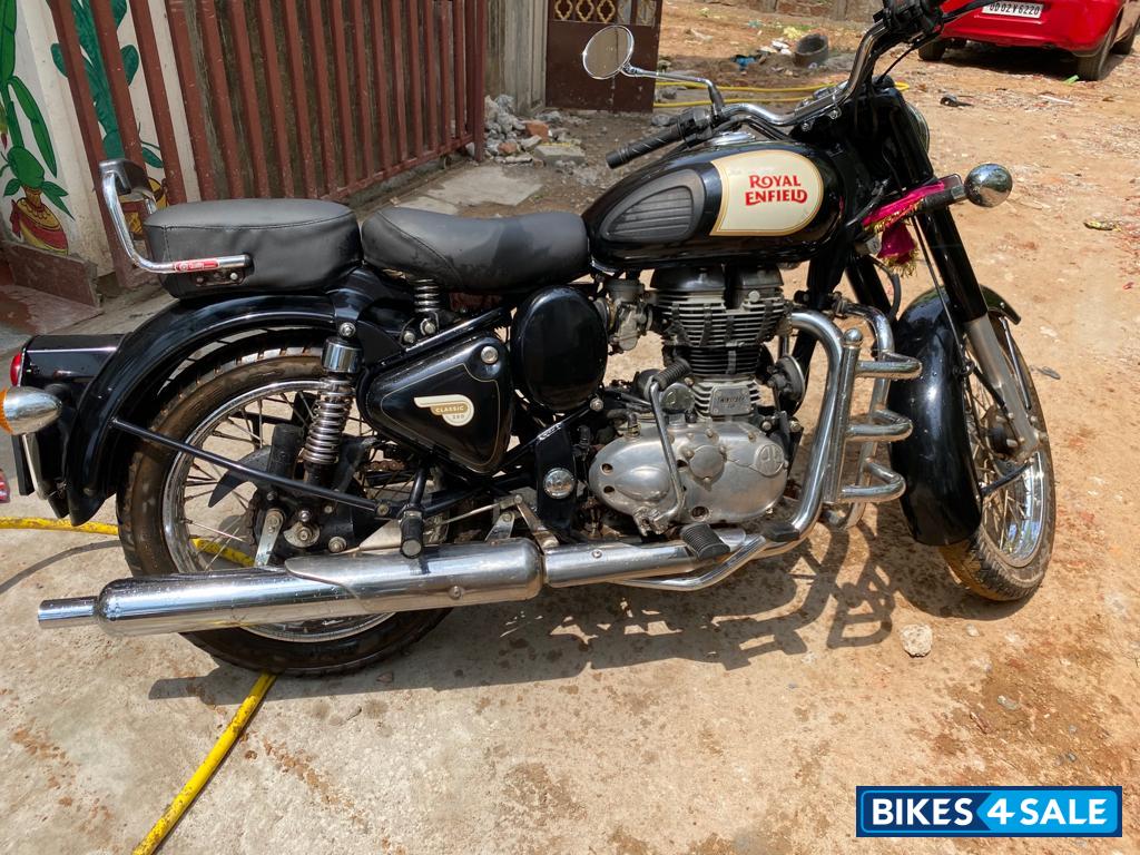 Black Royal Enfield Classic 350