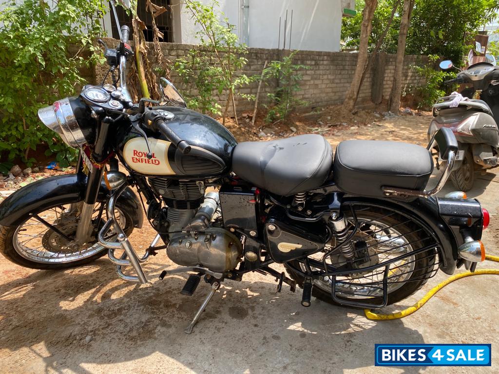 Black Royal Enfield Classic 350