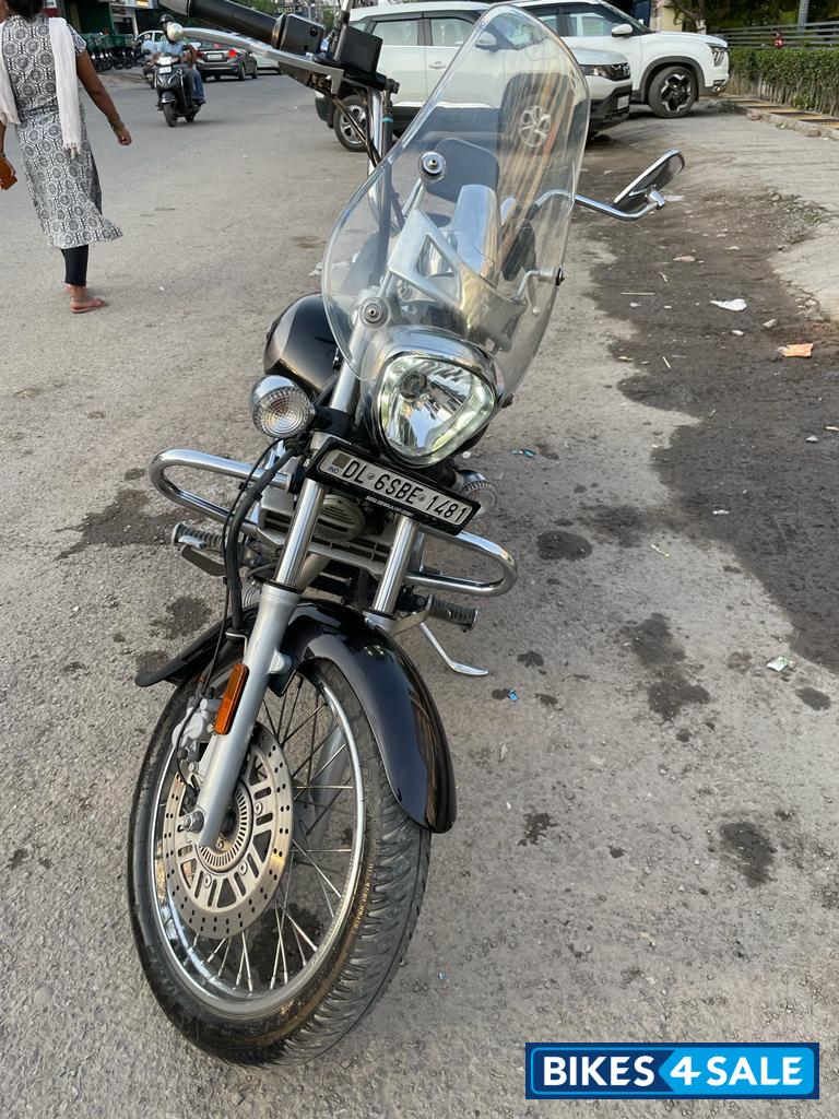 Black Bajaj Avenger Cruise 220 BS6