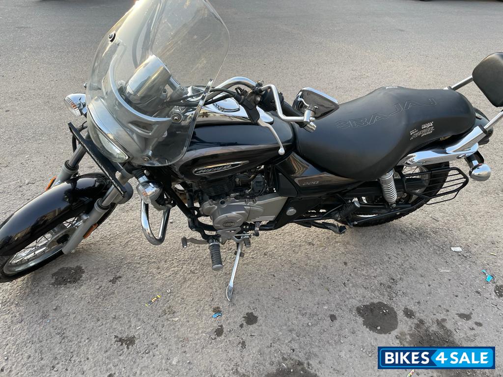Black Bajaj Avenger Cruise 220 BS6