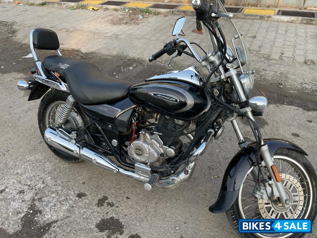 Black Bajaj Avenger Cruise 220 BS6
