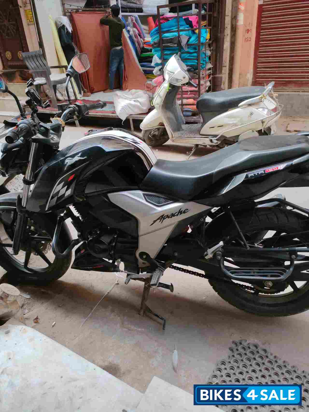 TVS Apache RTR 160 4V TVS Apache RTR 160 4V