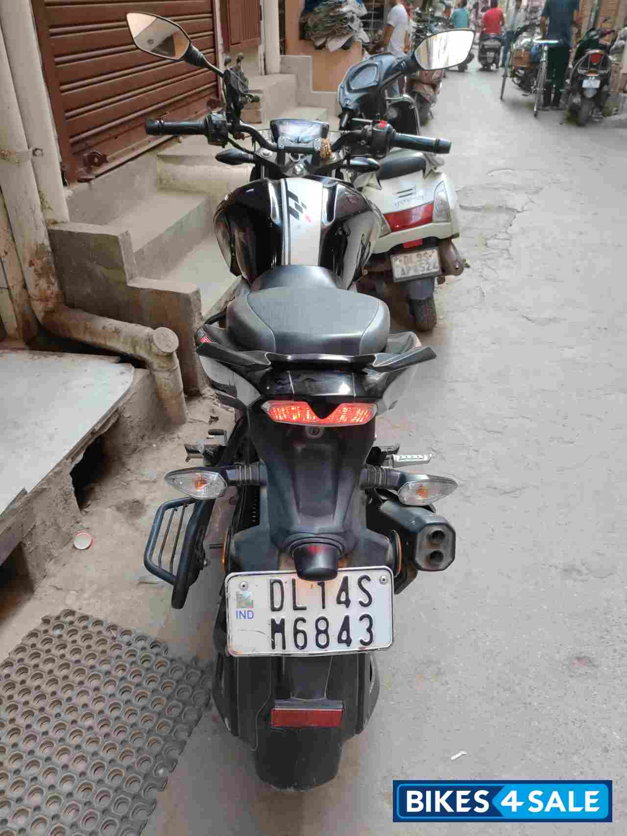TVS Apache RTR 160 4V TVS Apache RTR 160 4V