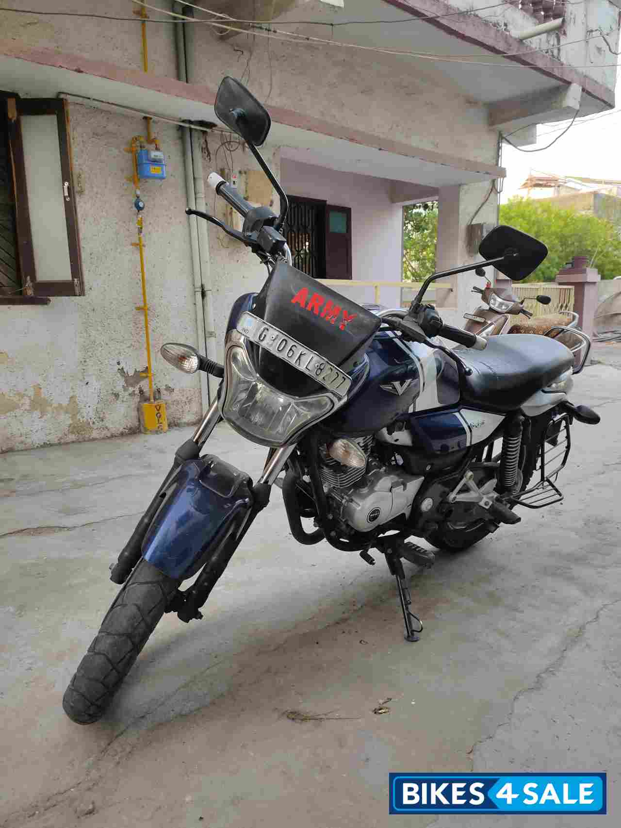 Bajaj V15