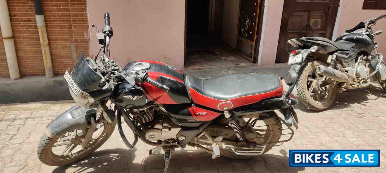 Bajaj V15