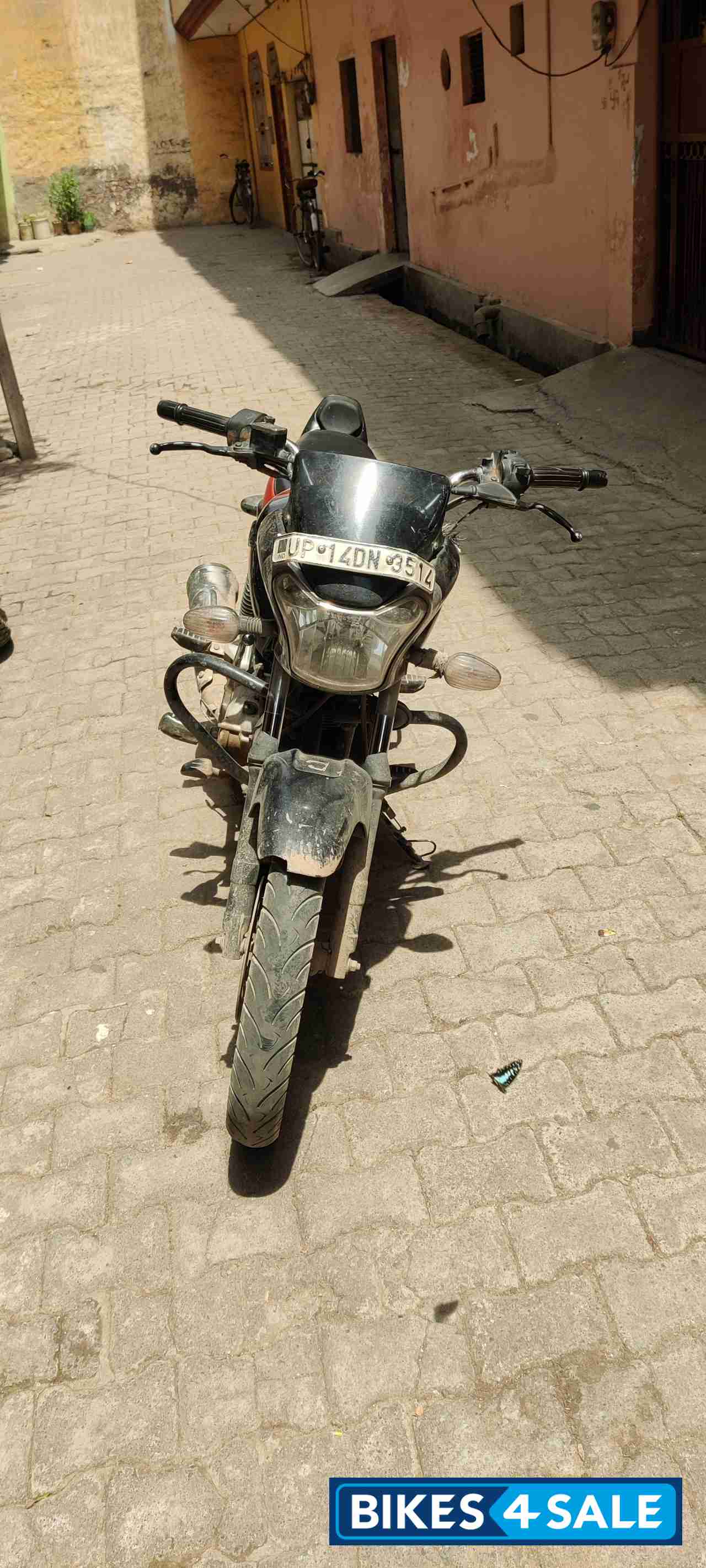 Bajaj V15