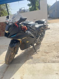 Yamaha R15 V4