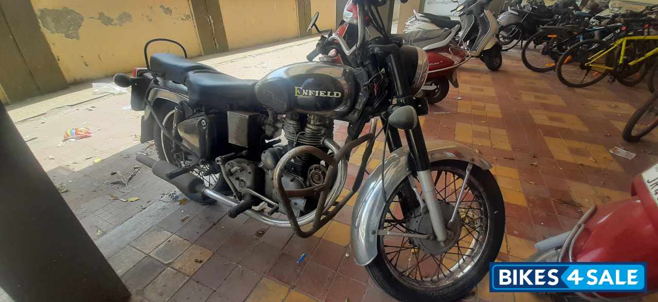 Black Royal Enfield Bullet Standard 350