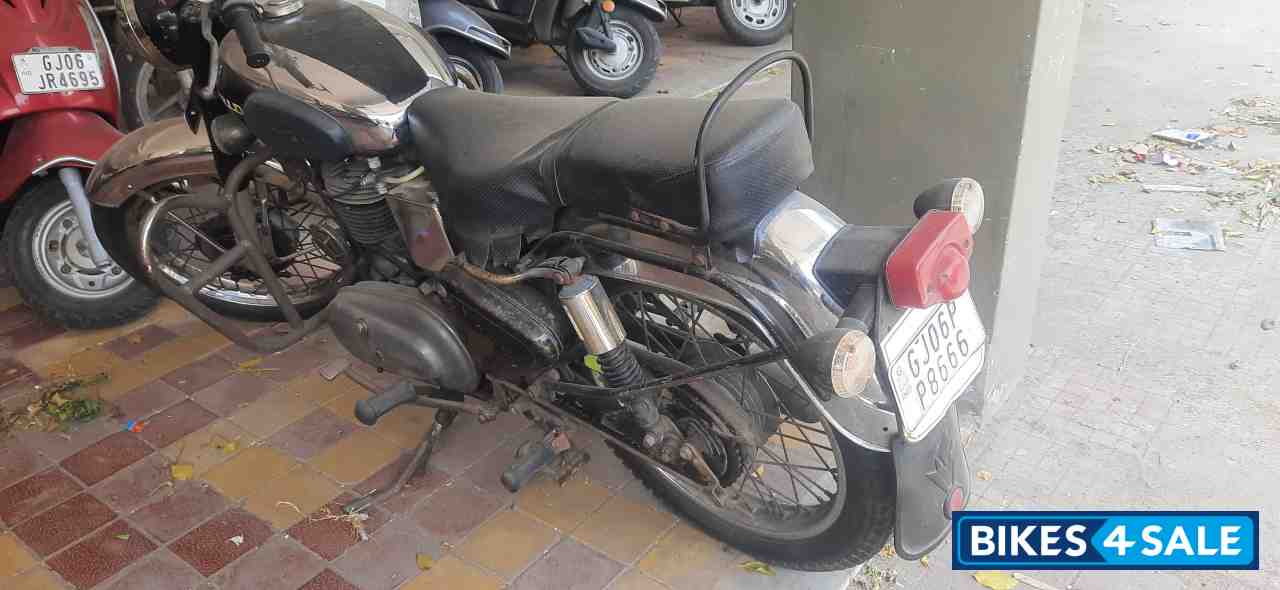 Black Royal Enfield Bullet Standard 350