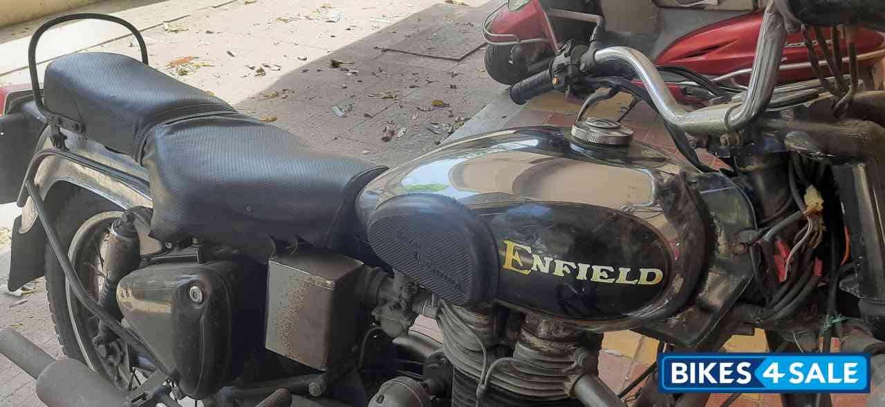 Black Royal Enfield Bullet Standard 350