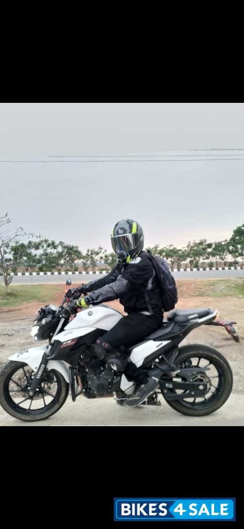 White Yamaha FZ25