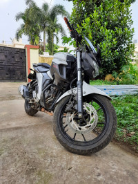 White Yamaha FZ25
