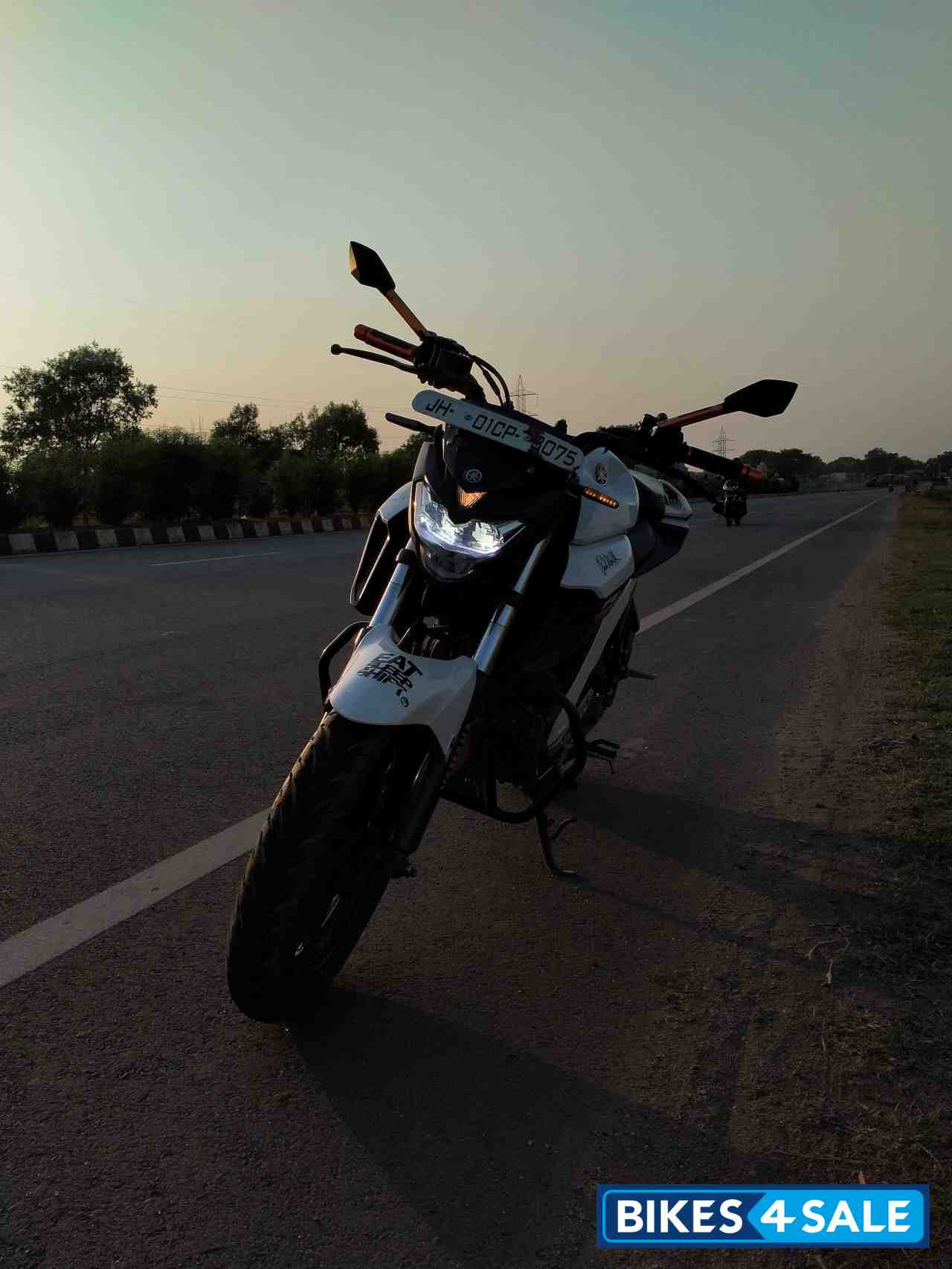 White Yamaha FZ25