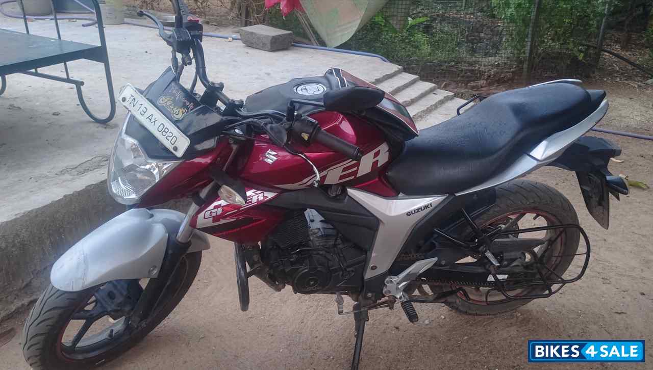 Maroon Suzuki Gixxer 150 Maroon Suzuki Gixxer 150