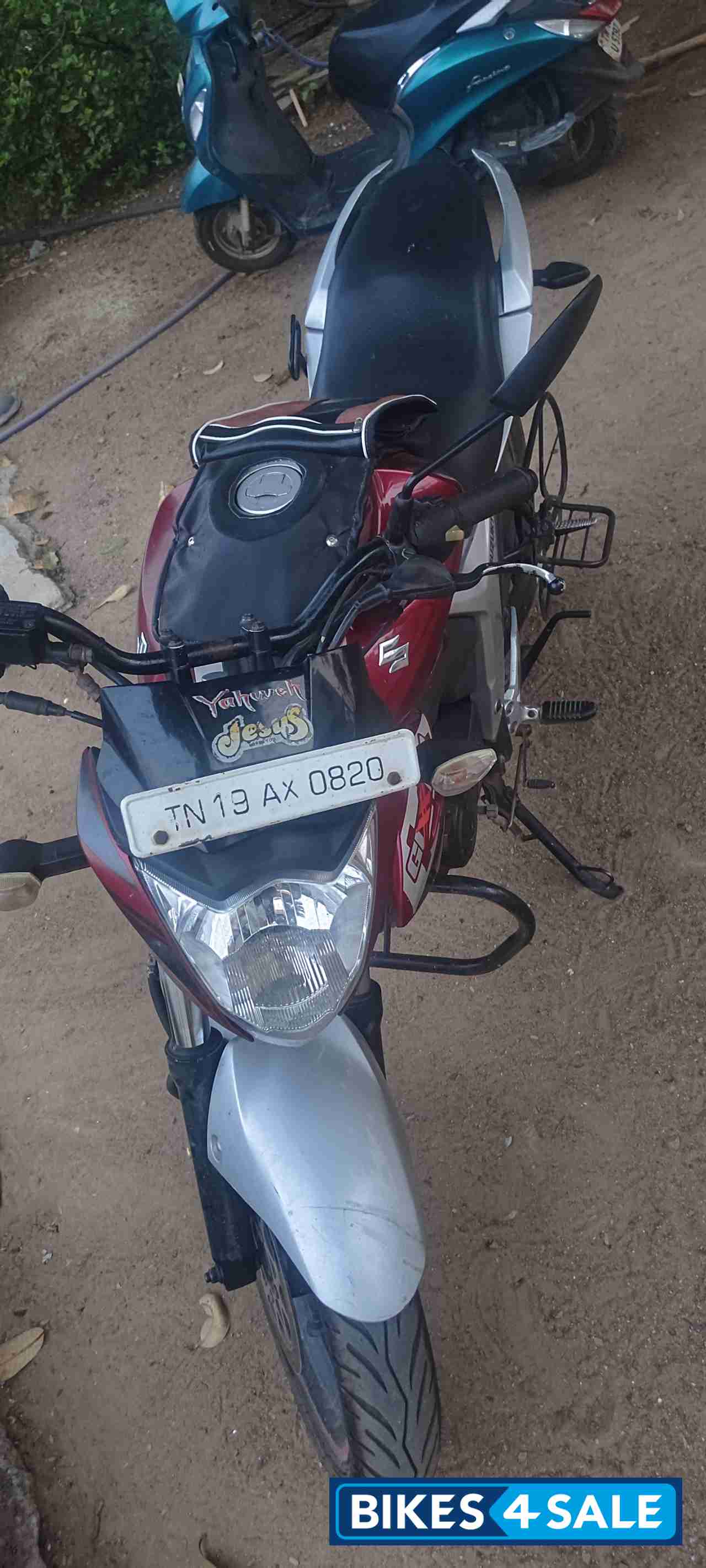 Maroon Suzuki Gixxer 150 Maroon Suzuki Gixxer 150