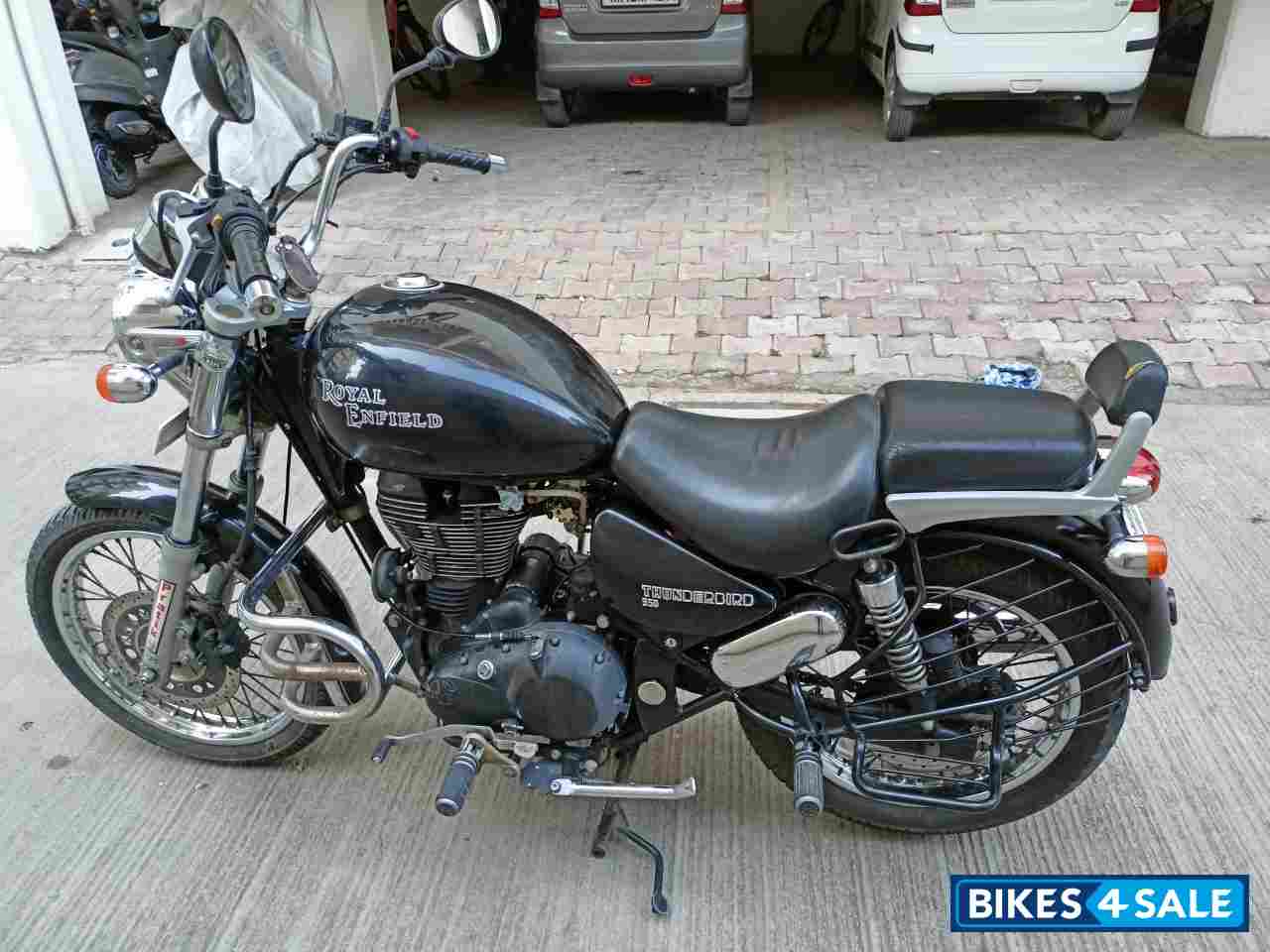 Black Royal Enfield Thunderbird 350