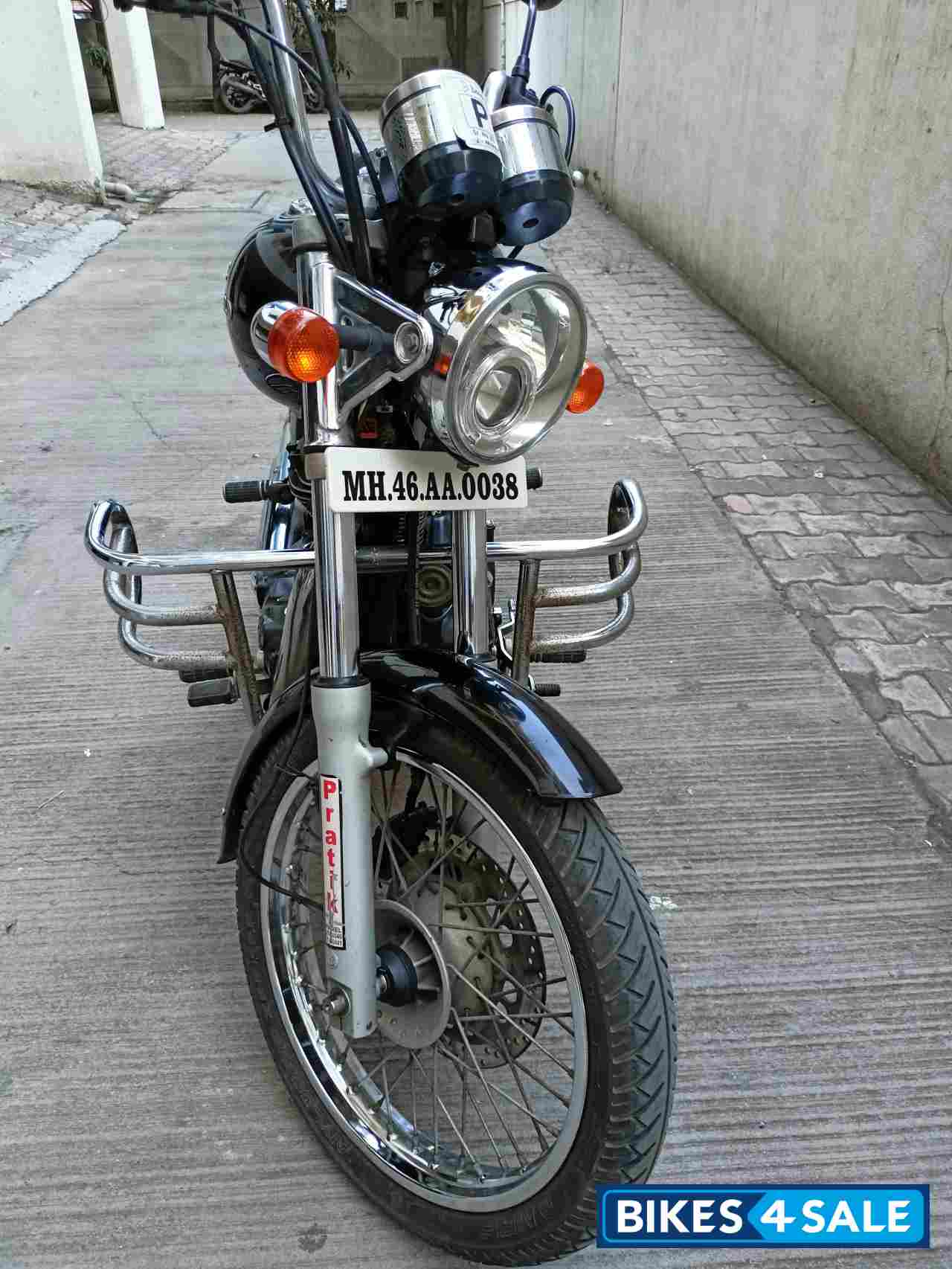 Black Royal Enfield Thunderbird 350