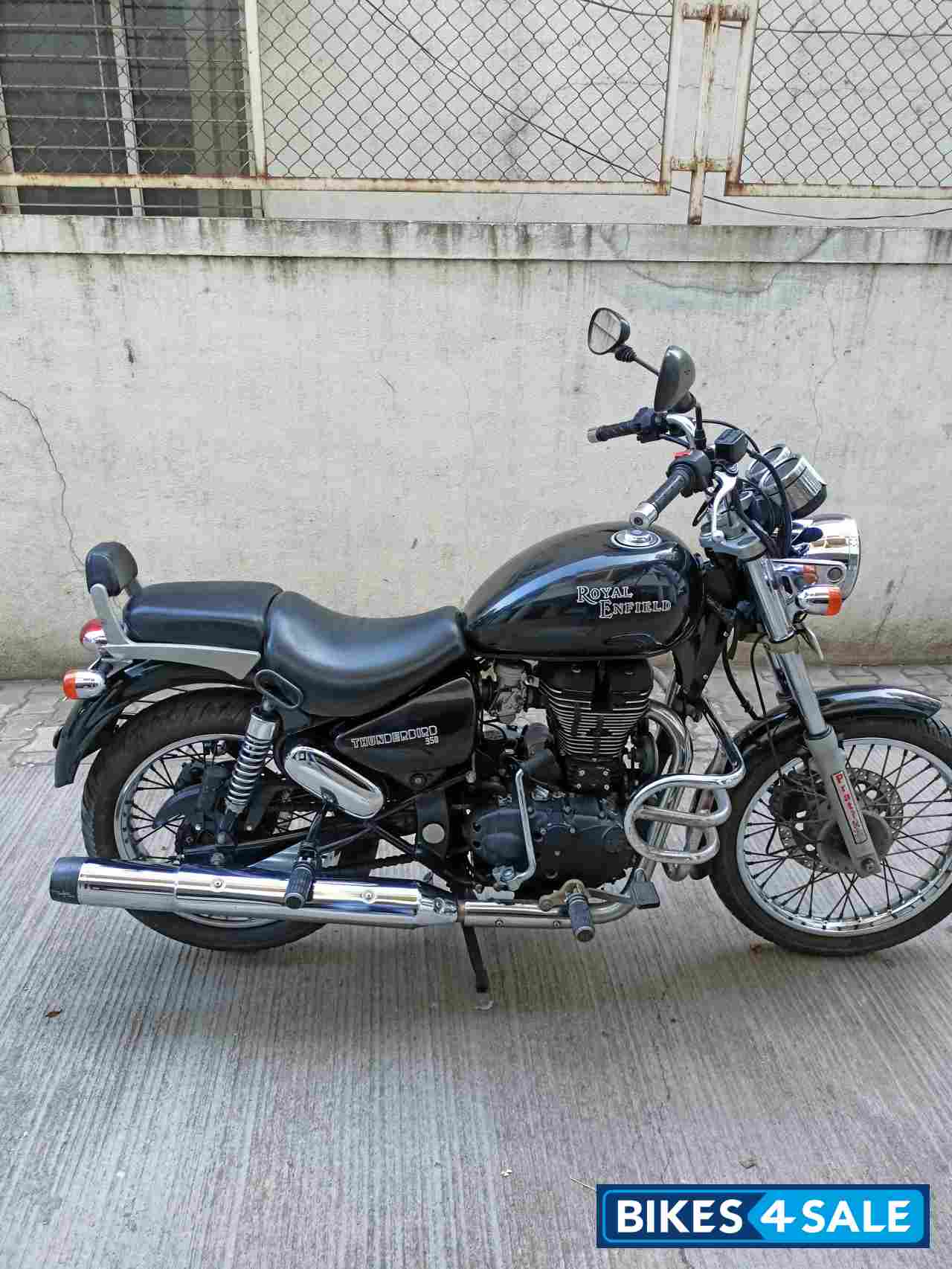 Black Royal Enfield Thunderbird 350