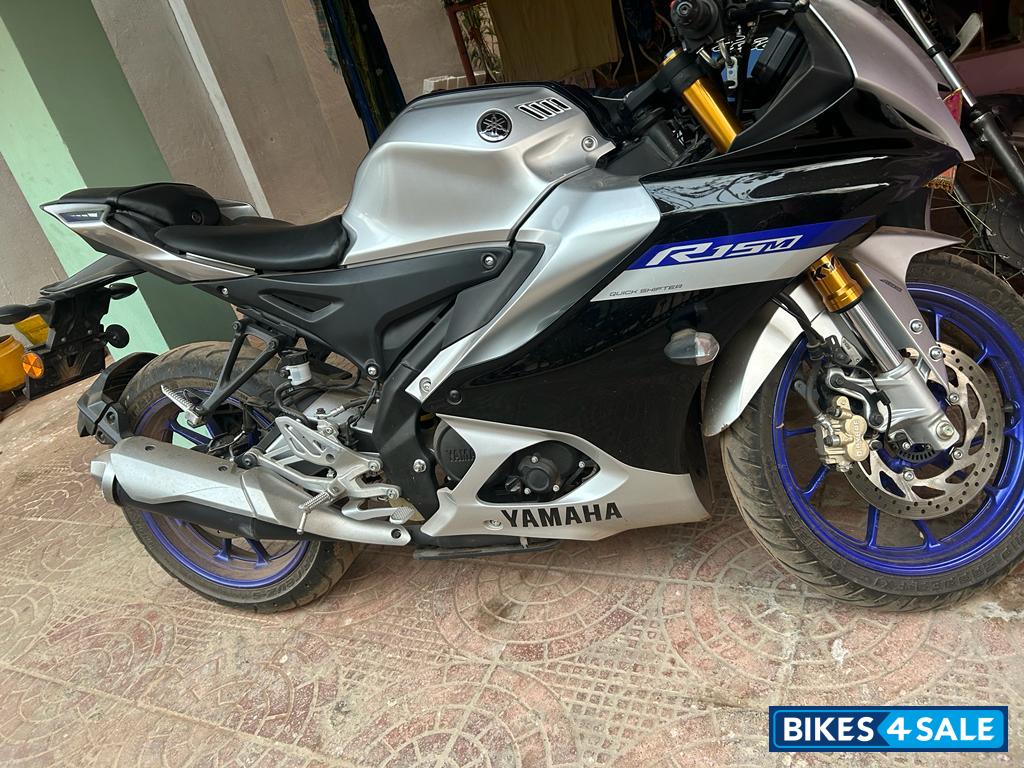 Yamaha R15M