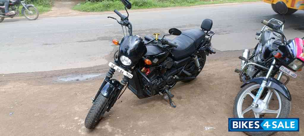 Black Harley Davidson Street 750